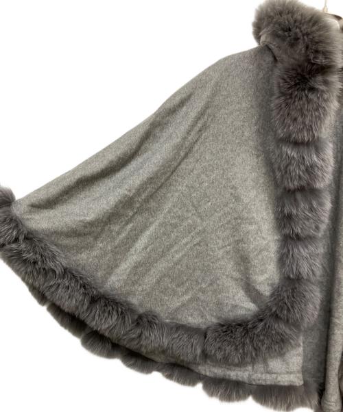 SAGA FURS（サガファーズ）SAGA FURS (サガファーズ) ファー付ポンチョ グレー サイズ:M~Lの古着・服飾アイテム