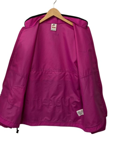 SUPREME × NIKE（シュプリーム × ナイキ）SUPREME × NIKE (シュプリーム × ナイキ) ナイロンジャケット ピンク×ブラック サイズ:Mの古着・服飾アイテム