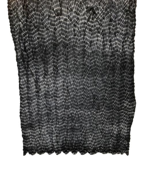 ISSEY MIYAKE（イッセイミヤケ）ISSEY MIYAKE (イッセイミヤケ) プリーツワンピース グラデーション サイズ:Mの古着・服飾アイテム