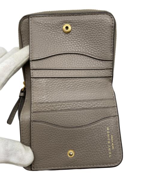TORY BURCH（トリーバーチ）TORY BURCH (トリーバーチ) コンパクトウォレット グレージュの古着・服飾アイテム