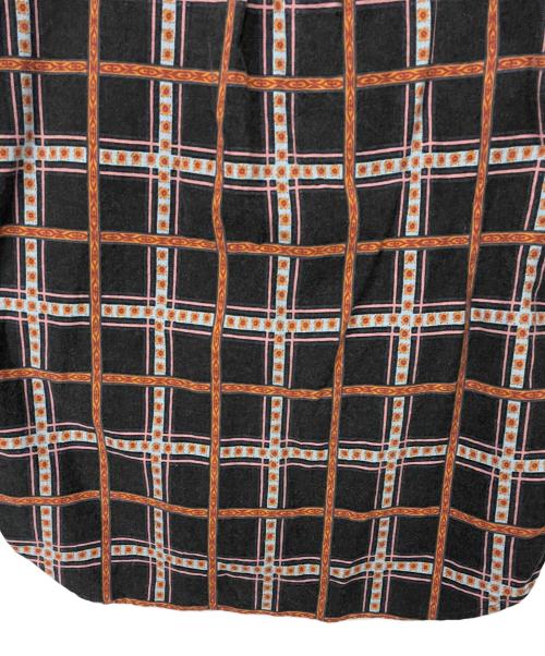 REMI RELIEF（レミレリーフ）REMI RELIEF (レミレリーフ) シャツ ブラック×レッド サイズ:Fの古着・服飾アイテム