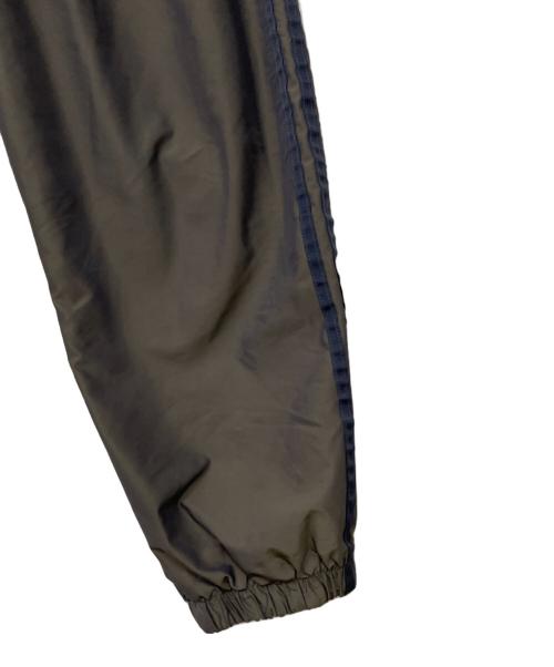 adidas（アディダス）adidas (アディダス) ナイロンパンツ カーキ サイズ:Ｍの古着・服飾アイテム
