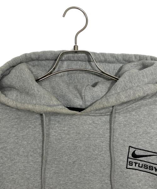 NIKE（ナイキ）NIKE (ナイキ) stussy (ステューシー) プルオーバーパーカー グレー サイズ:Sの古着・服飾アイテム