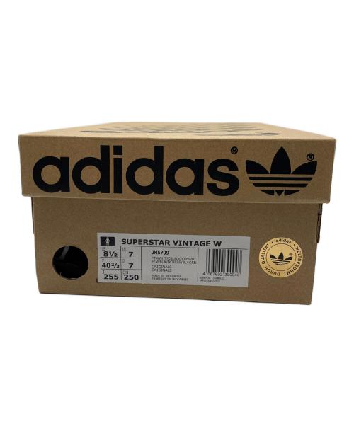 adidas（アディダス）adidas (アディダス) スニーカー ホワイト サイズ:25.5の古着・服飾アイテム