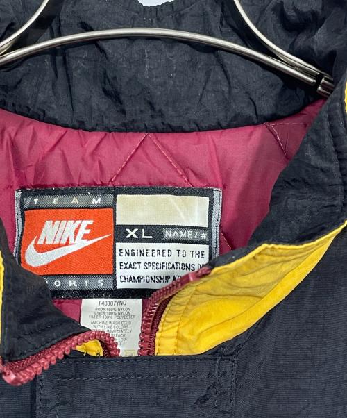 NIKE（ナイキ）NIKE (ナイキ) ブルゾン ブラック×エンジ×イエロー サイズ:XLの古着・服飾アイテム