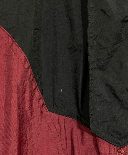 NIKE（ナイキ）NIKE (ナイキ) ブルゾン ブラック×エンジ×イエロー サイズ:XLの古着・服飾アイテム