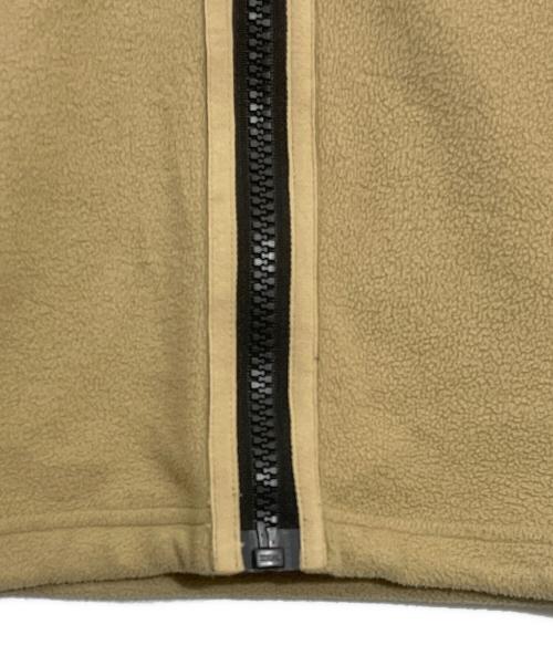 Calvin Klein Jeans（カルバンクラインジーンズ）Calvin Klein Jeans (カルバンクラインジーンズ) フリースジャケット ベージュ サイズ:Sの古着・服飾アイテム