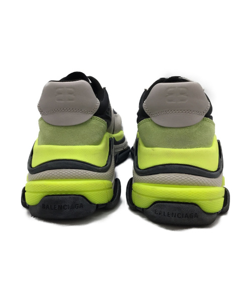 BALENCIAGA（バレンシアガ）BALENCIAGA (バレンシアガ) TRIPLE S 2.0 トリプルS　スニーカー グレー×グリーン×ブラック サイズ:UK7 Triple S 533888の古着・服飾アイテム
