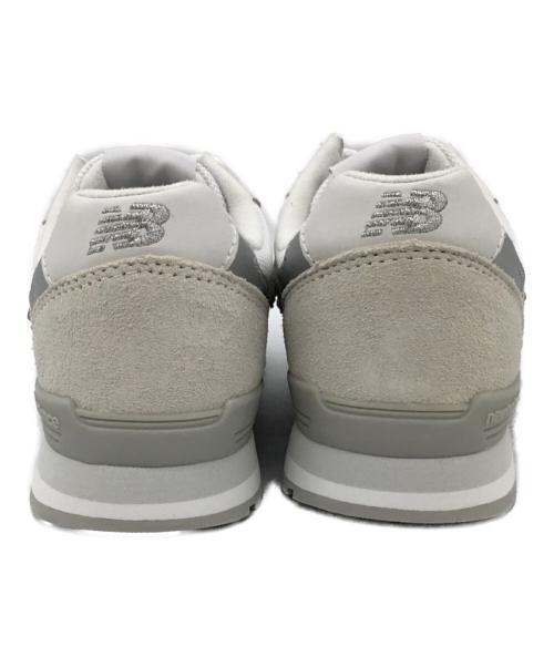 NEW BALANCE（ニューバランス）NEW BALANCE (ニューバランス) スニーカー ライトグレー×ホワイト サイズ:23の古着・服飾アイテム