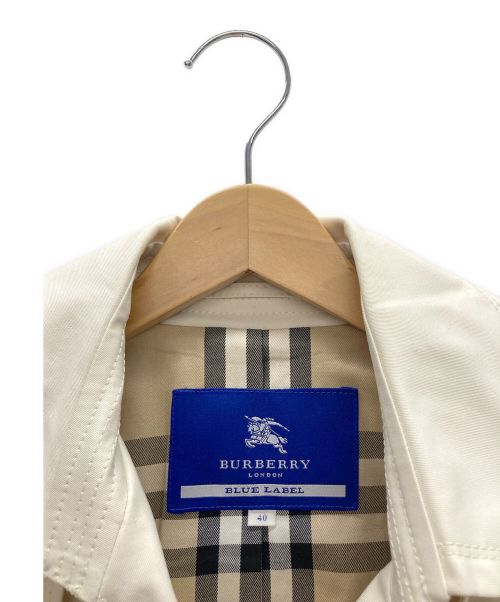 BURBERRY BLUE LABEL（バーバリー ブルー レーベル）BURBERRY BLUE LABEL (バーバリーブルーレーベル) トレンチコート ホワイト サイズ:40の古着・服飾アイテム