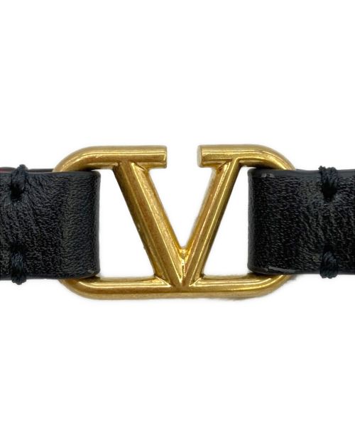 VALENTINO GARAVANI（ヴァレンティノ・ガラヴァーニ）VALENTINO GARAVANI (ヴァレンティノ・ガラヴァーニ) Vロゴ レザーブレスレット ブラック×レッドの古着・服飾アイテム