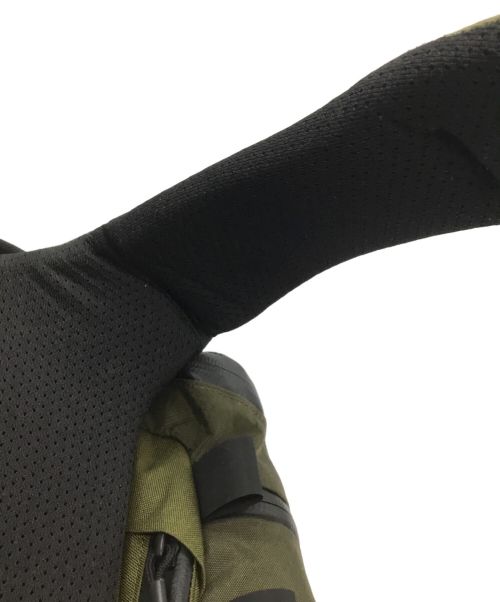 MYSTERY RANCH（ミステリーランチ）MYSTERY RANCH (ミステリーランチ) Carryology (キャリーオロジー) バックパック カーキの古着・服飾アイテム
