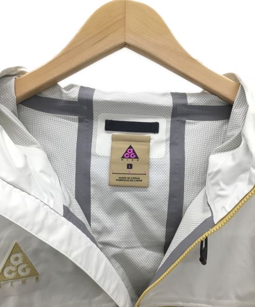 NIKE（ナイキ）NIKE (ナイキ) NIKE ACG 2.5L PCK JACKET ホワイト×ベージュ サイズ:Lの古着・服飾アイテム