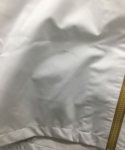 NIKE（ナイキ）NIKE (ナイキ) NIKE ACG 2.5L PCK JACKET ホワイト×ベージュ サイズ:Lの古着・服飾アイテム