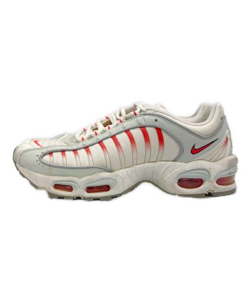 NIKE（ナイキ）NIKE (ナイキ) スニーカー ホワイト×レッド サイズ:27.5の古着・服飾アイテム