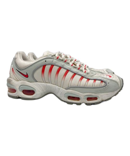 NIKE（ナイキ）NIKE (ナイキ) スニーカー ホワイト×レッド サイズ:27.5の古着・服飾アイテム