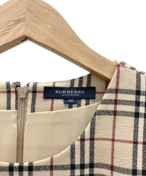 BURBERRY LONDON（バーバリーロンドン）BURBERRY LONDON (バーバリーロンドン) ノースリーブワンピース ベージュ サイズ:40の古着・服飾アイテム