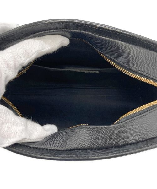 A.P.C.（アーペーセー）A.P.C. (アーペーセー) ハーフムーンショルダーバッグ ブラックの古着・服飾アイテム