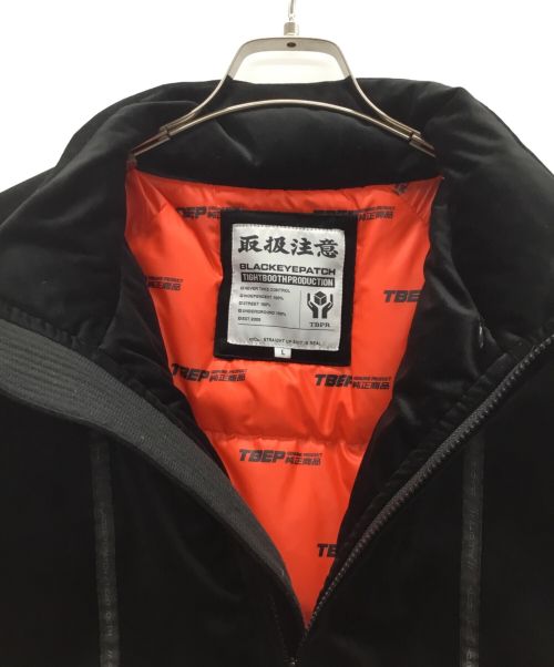 TIGHTBOOTH PRODUCTION（タイトブースプロダクション）TIGHTBOOTH PRODUCTION (タイトブースプロダクション) BlackEyePatch (ブラックアイパッチ) TBEP DOWN JKT ブラック×オレンジ サイズ:Lの古着・服飾アイテム