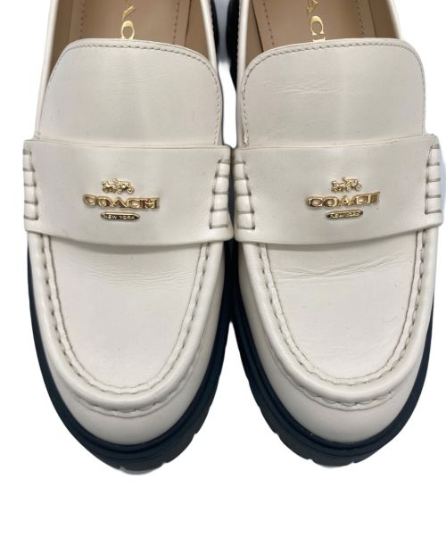 COACH（コーチ）COACH (コーチ) ルーシー ローファー ベージュ サイズ:25の古着・服飾アイテム