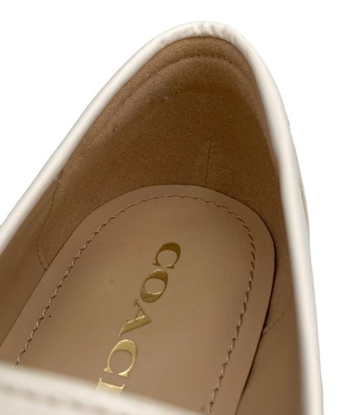 COACH（コーチ）COACH (コーチ) ルーシー ローファー ベージュ サイズ:25の古着・服飾アイテム