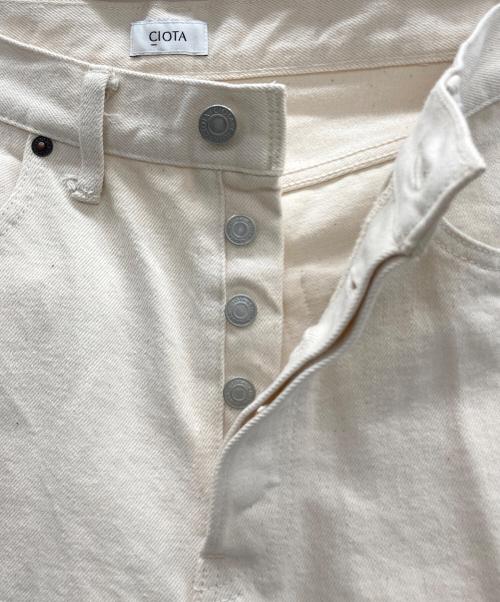 CIOTA（シオタ）CIOTA (シオタ) デニムパンツ アイボリー サイズ:W29の古着・服飾アイテム