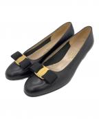 Salvatore Ferragamoサルヴァトーレ フェラガモ）の古着「ヴァラリボンパンプス」｜ブラック