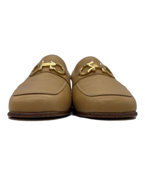 Salvatore Ferragamo（サルヴァトーレ フェラガモ）Salvatore Ferragamo (サルヴァトーレ フェラガモ) ローファーパンプス カーキ サイズ:7Dの古着・服飾アイテム