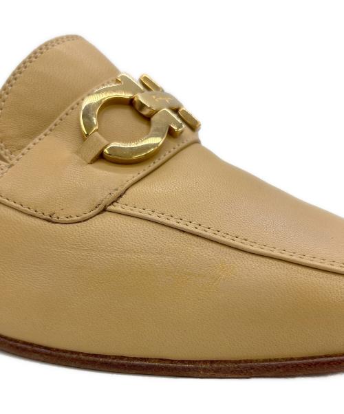 Salvatore Ferragamo（サルヴァトーレ フェラガモ）Salvatore Ferragamo (サルヴァトーレ フェラガモ) ローファーパンプス カーキ サイズ:7Dの古着・服飾アイテム