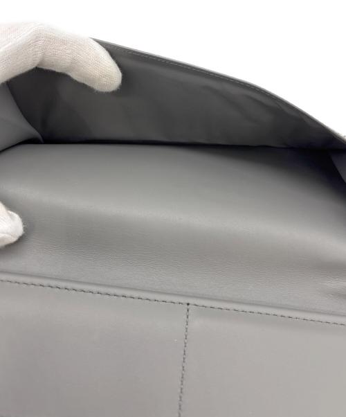 LOUIS VUITTON（ルイ ヴィトン）LOUIS VUITTON (ルイ ヴィトン) ジッピーウォレット・ヴェルティカル　M81384 グレー×ブラックの古着・服飾アイテム