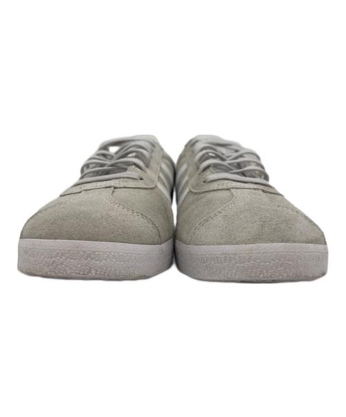 adidas（アディダス）adidas (アディダス) GAZELLE ライトグレー×ホワイト サイズ:24.5の古着・服飾アイテム