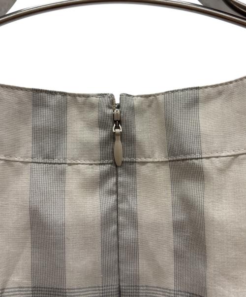 BURBERRY LONDON（バーバリーロンドン）BURBERRY LONDON (バーバリーロンドン) ノースリーブワンピース ベージュ サイズ:40の古着・服飾アイテム