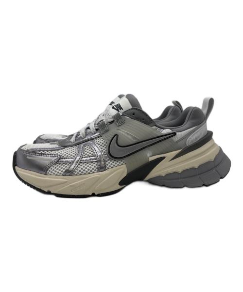 NIKE（ナイキ）NIKE (ナイキ) V2K ラン シルバー サイズ:24の古着・服飾アイテム