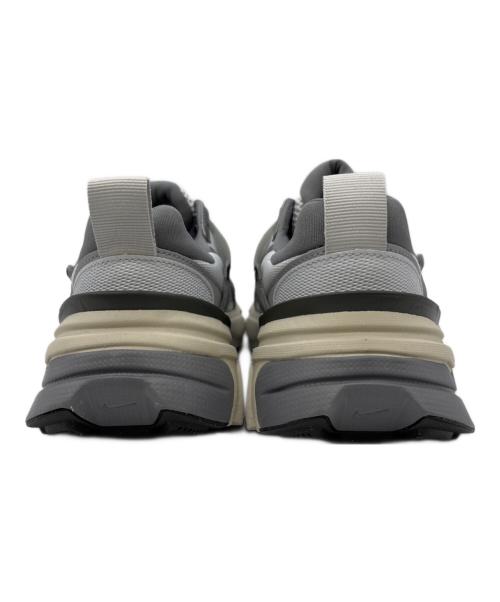 NIKE（ナイキ）NIKE (ナイキ) V2K ラン シルバー サイズ:24の古着・服飾アイテム