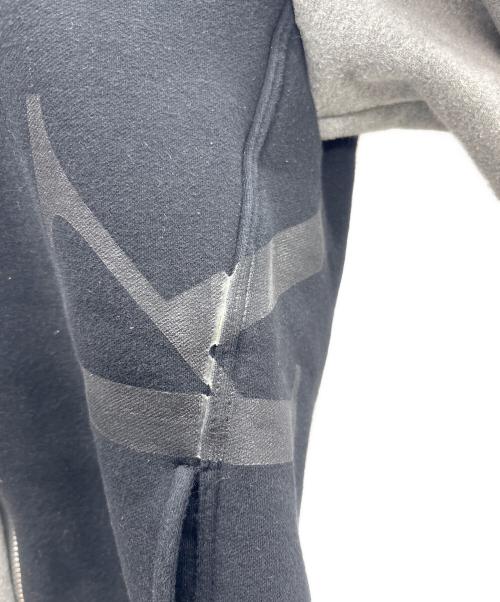 AKM（エーケーエム）AKM (エーケーエム) ジップパーカー グレー×ブラック サイズ:Mの古着・服飾アイテム