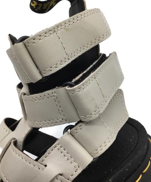 Dr.Martens（ドクターマーチン）Dr.Martens (ドクターマーチン) Ricki Gladiator (リッキー グラディエーター) ベージュ サイズ:UK 5の古着・服飾アイテム