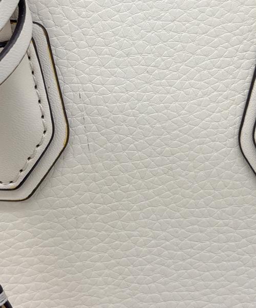 MICHAEL KORS（マイケル・コース）MICHAEL KORS (マイケル・コース) スクエアショルダーバッグ ホワイトの古着・服飾アイテム