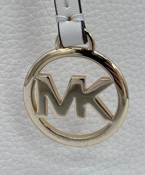 MICHAEL KORS（マイケル・コース）MICHAEL KORS (マイケル・コース) スクエアショルダーバッグ ホワイトの古着・服飾アイテム