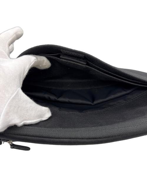 super consumer（スーパーコンシューマー）super consumer (スーパーコンシューマー) ひらくPCバッグ ブラックの古着・服飾アイテム