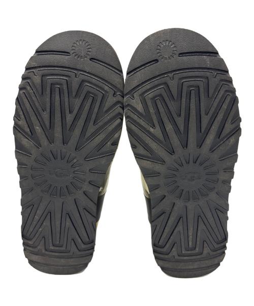 UGG（アグ）UGG (アグ) ブーツ ホワイト×ブラック サイズ:24の古着・服飾アイテム