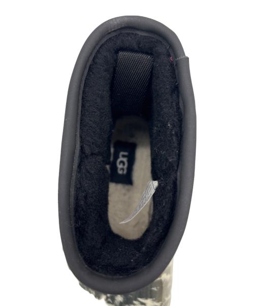 UGG（アグ）UGG (アグ) ブーツ ホワイト×ブラック サイズ:24の古着・服飾アイテム