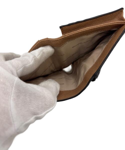 MICHAEL KORS（マイケル・コース）MICHAEL KORS (マイケル・コース) 2つ折り財布 ブラック×ベージュの古着・服飾アイテム