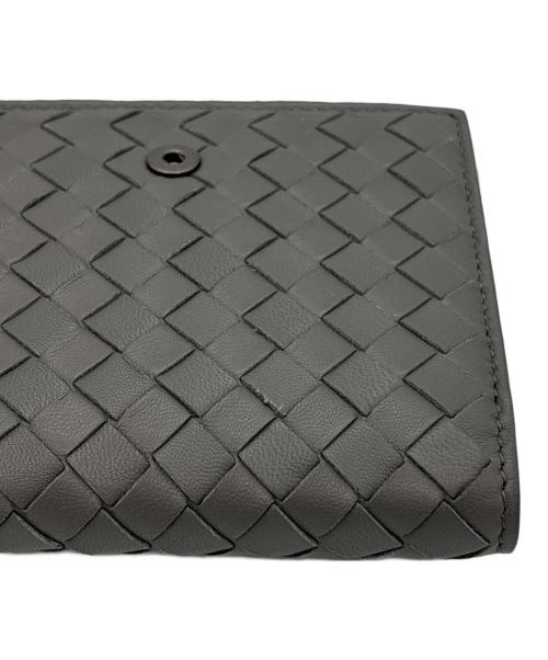 BOTTEGA VENETA（ボッテガベネタ）BOTTEGA VENETA (ボッテガベネタ) 2つ折り財布 グレーの古着・服飾アイテム