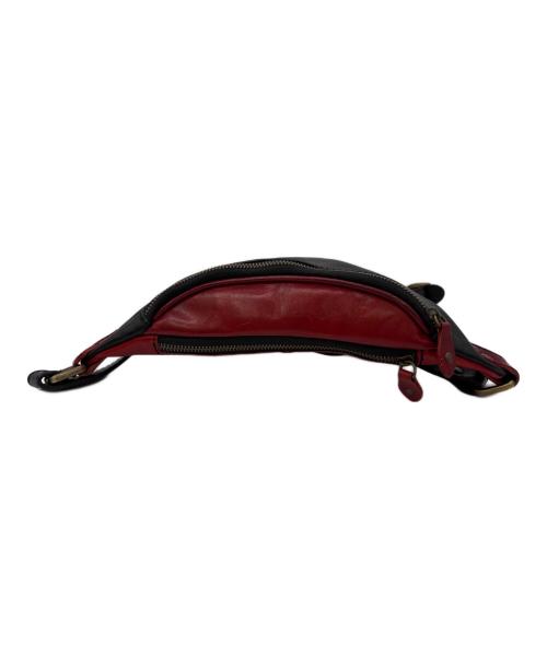 i medici（イ メディチ）I MEDICI (イ メディチ) レザーボディバッグ ブラック×レッドの古着・服飾アイテム