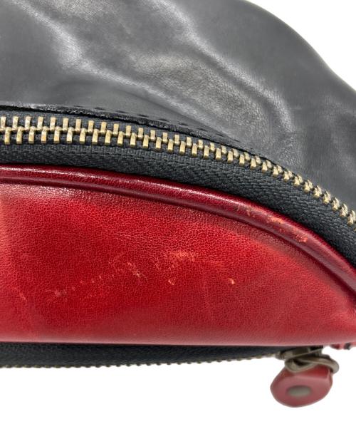 i medici（イ メディチ）I MEDICI (イ メディチ) レザーボディバッグ ブラック×レッドの古着・服飾アイテム