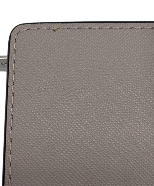 MICHAEL KORS（マイケル・コース）MICHAEL KORS (マイケル・コース) 2つ折り財布 グレーの古着・服飾アイテム