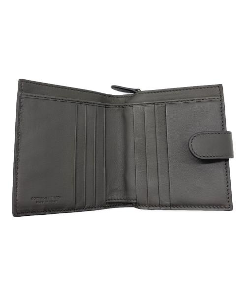 BOTTEGA VENETA（ボッテガベネタ）BOTTEGA VENETA (ボッテガベネタ) 2つ折り財布 グレーの古着・服飾アイテム