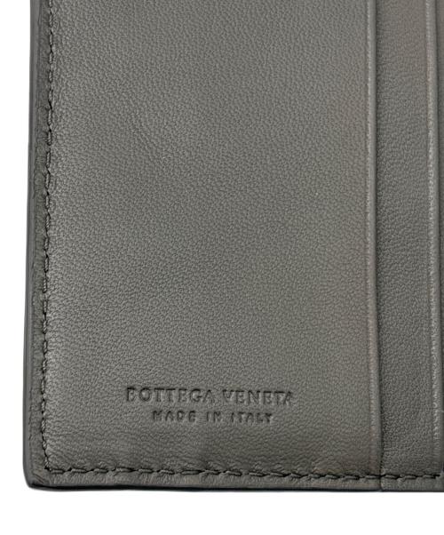 BOTTEGA VENETA（ボッテガベネタ）BOTTEGA VENETA (ボッテガベネタ) 2つ折り財布 グレーの古着・服飾アイテム