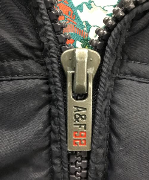 Abercrombie & Fitch（アバクロンビー アンド フィッチ）Abercrombie & Fitch (アバクロンビー アンド フィッチ) ダウンジャケット ネイビー サイズ:Mの古着・服飾アイテム