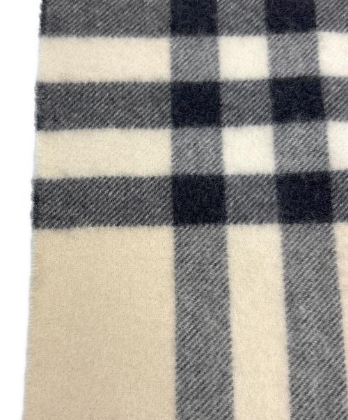 BURBERRY（バーバリー）BURBERRY (バーバリー) カシミヤマフラー アイボリーの古着・服飾アイテム